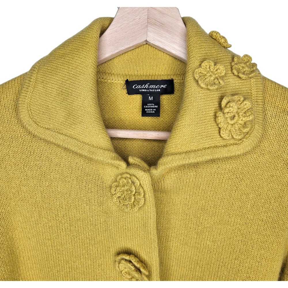 LORD & TAYLOR 100% Cashmere Cardigan Floral Appliques Rosettes Cropped - Picture 2 of 7